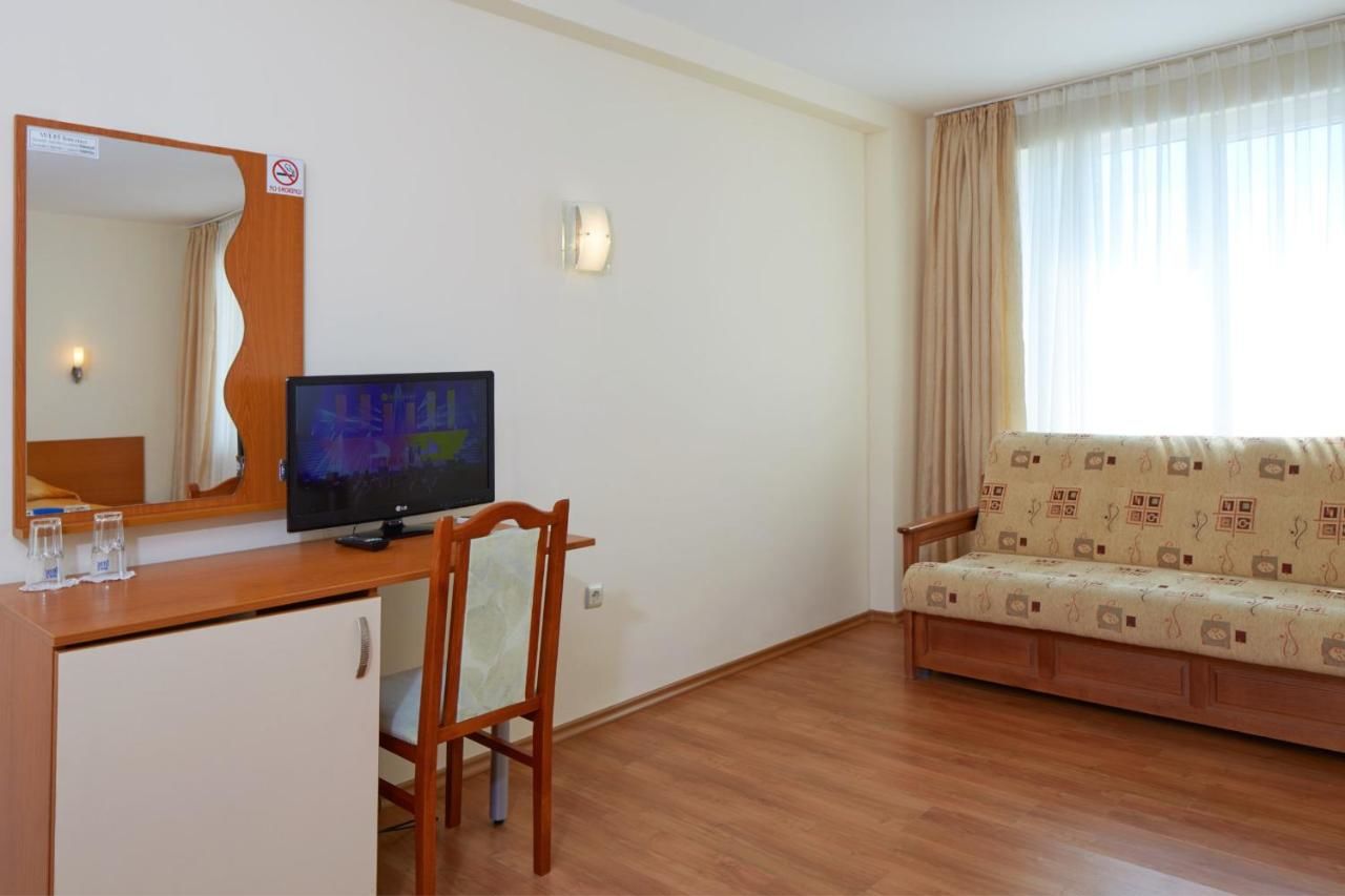 Отель Family Hotel Milev Свети-Влас-7